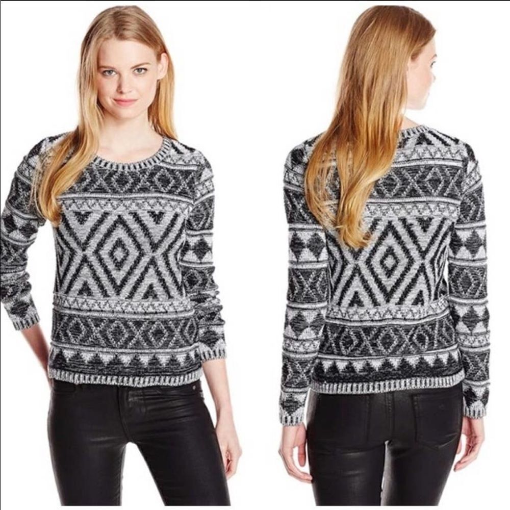 ✨F21 Aztec Knit Crew Sweater✨